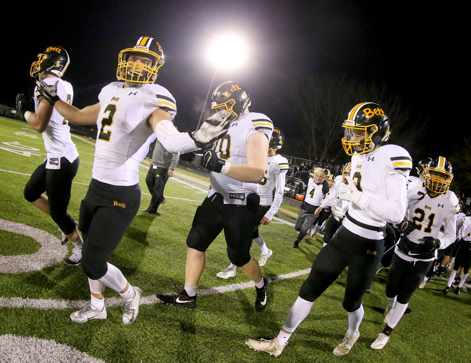 110218-Bett-ICWest-Playoffs-022